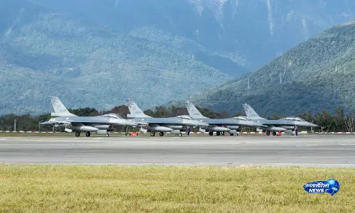 Taiwan ने अपने आसपास चीनी सैन्य विमानों की 6 उड़ानें और 10 जहाज़ों का पता लगाया Taiwan ने अपने आसपास चीनी सैन्य विमानों की 6 उड़ानें और 10 जहाज़ों का पता लगाया