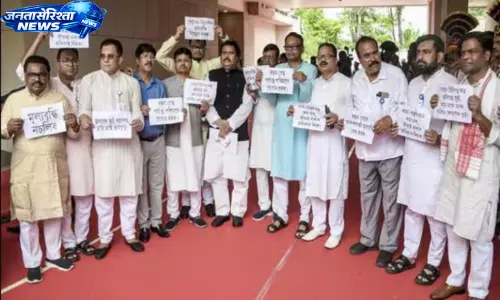 Assam विधानसभा में राज्यपाल के भाषण के दौरान हंगामा, विपक्ष का वॉकआउट Assam विधानसभा में राज्यपाल के भाषण के दौरान हंगामा, विपक्ष का वॉकआउट
