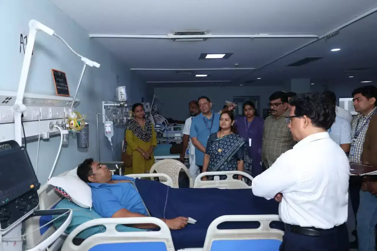 Mumbai: टीएमसी मंडी में दुर्घटना के बाद सामान्य स्थिति बहाल Mumbai: टीएमसी मंडी में दुर्घटना के बाद सामान्य स्थिति बहाल