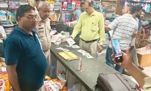 Kaithal: कैथल में अवैध पुस्तक बिक्री पर बड़ी छापेमारी, छापेमारी में नकली पुस्तकें बरामद Kaithal: कैथल में अवैध पुस्तक बिक्री पर बड़ी छापेमारी, छापेमारी में नकली पुस्तकें बरामद