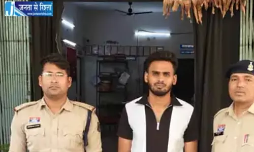 साइबर और पुलिस टीम की दबिश, घर से शराब बरामद साइबर और पुलिस टीम की दबिश, घर से शराब बरामद