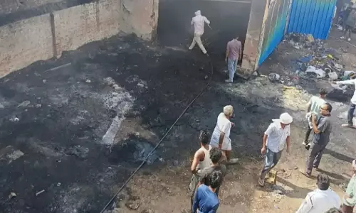 Gurugram: प्लास्टिक कचरा संयंत्र में भीषण आग, दमकल ने संभाला मोर्चा Gurugram: प्लास्टिक कचरा संयंत्र में भीषण आग, दमकल ने संभाला मोर्चा