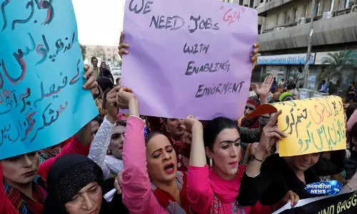 Sindh में ट्रांसजेंडर के लिए नौकरी का कोटा, लिंग सत्यापन के अपमानजनक नियमों के कारण अटका Sindh में ट्रांसजेंडर के लिए नौकरी का कोटा, लिंग सत्यापन के अपमानजनक नियमों के कारण अटका