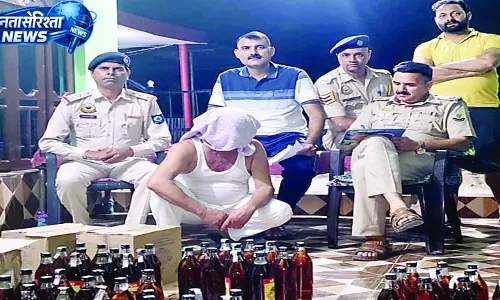 हरिपुर में पुलिस की दबिश, 60 बोतल देसी शराब बरामद