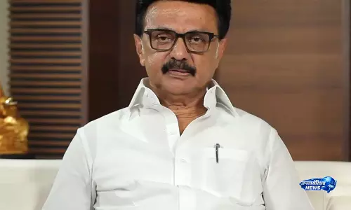 ए. राजा पर TVK के तीखे हमले के बाद एम.के. स्टालिन ने संयम बरतने की अपील की ए. राजा पर TVK के तीखे हमले के बाद एम.के. स्टालिन ने संयम बरतने की अपील की