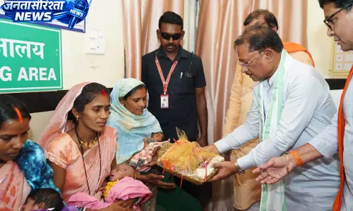 मुख्यमंत्री विष्णुदेव साय ने बरगद के पेड़ के नीचे लगाई चौपाल