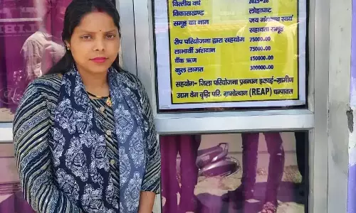 Champawat: सिलाई के जरिए पूजा रानी बनी आत्मनिर्भरता की मिसाल Champawat: सिलाई के जरिए पूजा रानी बनी आत्मनिर्भरता की मिसाल