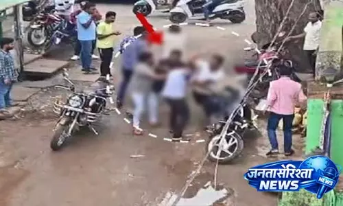 Mayurbhanj में बीच सड़क दो युवकों की पिटाई, बदमाशों का बढ़ा आतंक Mayurbhanj में बीच सड़क दो युवकों की पिटाई, बदमाशों का बढ़ा आतंक