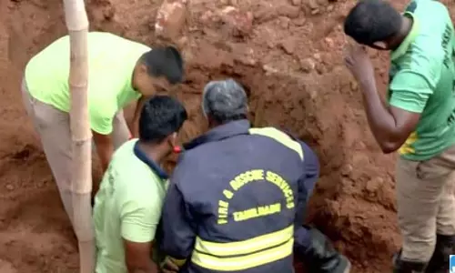 मदुरै में निर्माण कार्य के दौरान जमीन धंसी, महिला मजदूर की मौत, बचाव अभियान जारी मदुरै में निर्माण कार्य के दौरान जमीन धंसी, महिला मजदूर की मौत, बचाव अभियान जारी
