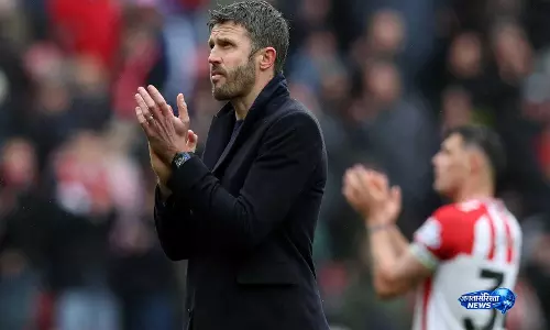Michael Carrick ने मैनचेस्टर यूनाइटेड के मुख्य कोच के तौर पर दो साल के अनुबंध पर हस्ताक्षर किए Michael Carrick ने मैनचेस्टर यूनाइटेड के मुख्य कोच के तौर पर दो साल के अनुबंध पर हस्ताक्षर किए