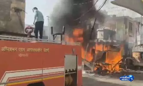 Haryana: भिवानी में ट्रांसफ़ॉर्मर में लगी आग, दमकल की गाड़ियों ने बुझाई Haryana: भिवानी में ट्रांसफ़ॉर्मर में लगी आग, दमकल की गाड़ियों ने बुझाई