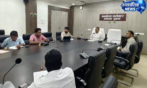 घर-घर पहुंच रहा निर्वाचन दल, हर पात्र नागरिक को मिलेगा एपिक कार्ड: कलेक्टर