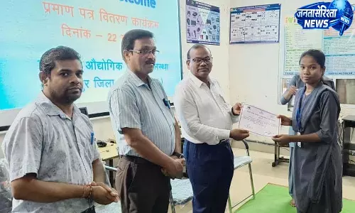 रजत उत्सव: प्रमाण पत्र पाकर खिले प्रशिक्षार्थियों के चेहरे