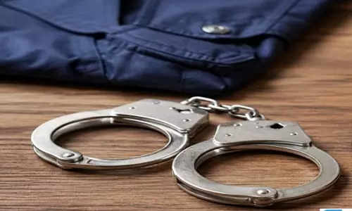 फर्जी एनआईए अधिकारी गिरफ्तार, झूठे मामले को प्रभावित करने का आरोप फर्जी एनआईए अधिकारी गिरफ्तार, झूठे मामले को प्रभावित करने का आरोप