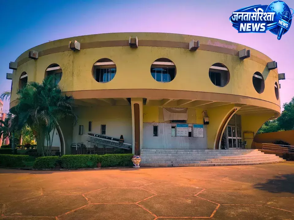 Bhubaneswar प्लेनेटेरियम एक महीने से बंद, तकनीकी खराबी से शो ठप Bhubaneswar प्लेनेटेरियम एक महीने से बंद, तकनीकी खराबी से शो ठप