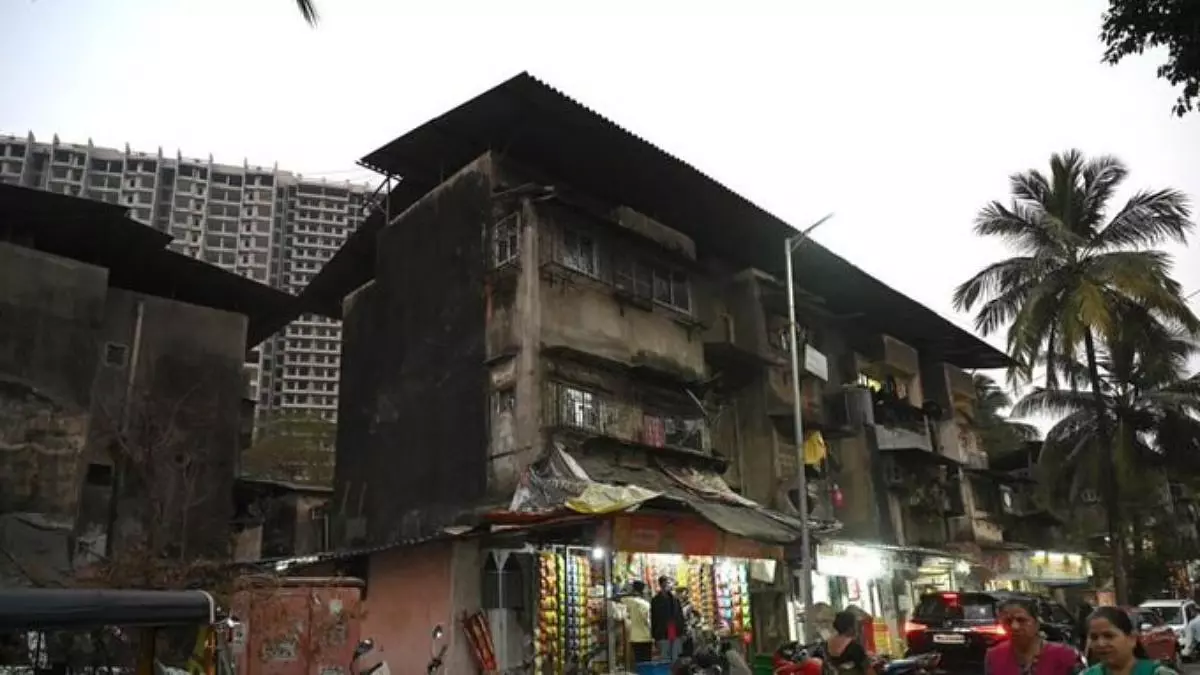 Navi Mumbai : 504 इमारतें खतरनाक घोषित, प्रशासन ने तुरंत खाली करने की चेतावनी जारी की Navi Mumbai : 504 इमारतें खतरनाक घोषित, प्रशासन ने तुरंत खाली करने की चेतावनी जारी की