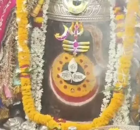 ज्येष्ठ अधिकमास षष्ठी पर महाकाल के दरबार में जनसैलाब, भस्म आरती में पहुंचे हजारों श्रद्धालु ज्येष्ठ अधिकमास षष्ठी पर महाकाल के दरबार में जनसैलाब, भस्म आरती में पहुंचे हजारों श्रद्धालु