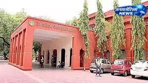 DAVV ने BTech फाइनल ईयर छात्रों के करियर पर नरमी दिखाई, हॉस्टल तोड़फोड़ मामले में जांच जारी DAVV ने BTech फाइनल ईयर छात्रों के करियर पर नरमी दिखाई, हॉस्टल तोड़फोड़ मामले में जांच जारी