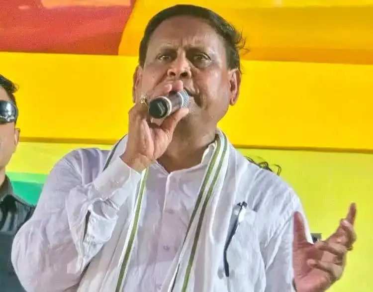 Kolkata: मुस्लिम समुदाय कुर्बानी को लेकर अडिग: हुमायूं कबीर Kolkata: मुस्लिम समुदाय कुर्बानी को लेकर अडिग: हुमायूं कबीर