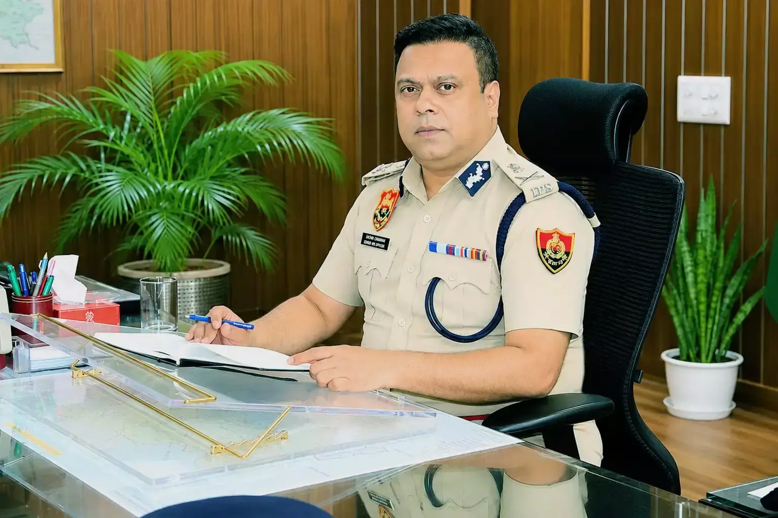 Gurugram: शिवास कविराज ने गुरुग्राम पुलिस आयुक्त का पदभार ग्रहण किया Gurugram: शिवास कविराज ने गुरुग्राम पुलिस आयुक्त का पदभार ग्रहण किया