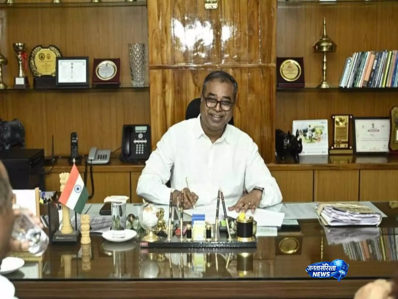 असम सिविल सेवा अधिकारी रिश्वत मामले में रंगे हाथों पकड़ा गया, Guwahati में गिरफ्तार असम सिविल सेवा अधिकारी रिश्वत मामले में रंगे हाथों पकड़ा गया, Guwahati में गिरफ्तार