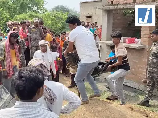 बीवी और बेटी की पत्थर से कुचलकर हत्या, आंगन में गाड़ा, थाने जाकर फूट-फूटकर रोया हत्यारा बीवी और बेटी की पत्थर से कुचलकर हत्या, आंगन में गाड़ा, थाने जाकर फूट-फूटकर रोया हत्यारा