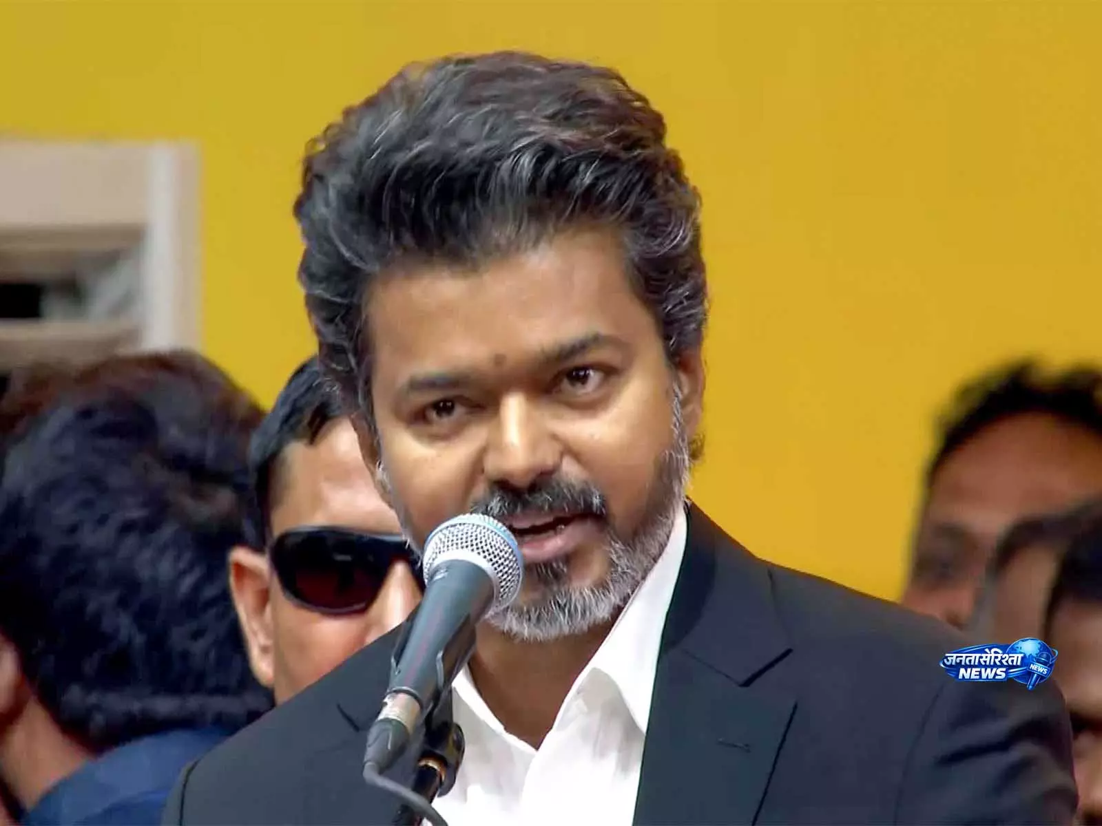 अशिष्टता की पराकाष्ठा: TVK ने झुके हुए नारियल के पेड़ वाले ताने पर DMK के ए. राजा को लताड़ा अशिष्टता की पराकाष्ठा: TVK ने झुके हुए नारियल के पेड़ वाले ताने पर DMK के ए. राजा को लताड़ा
