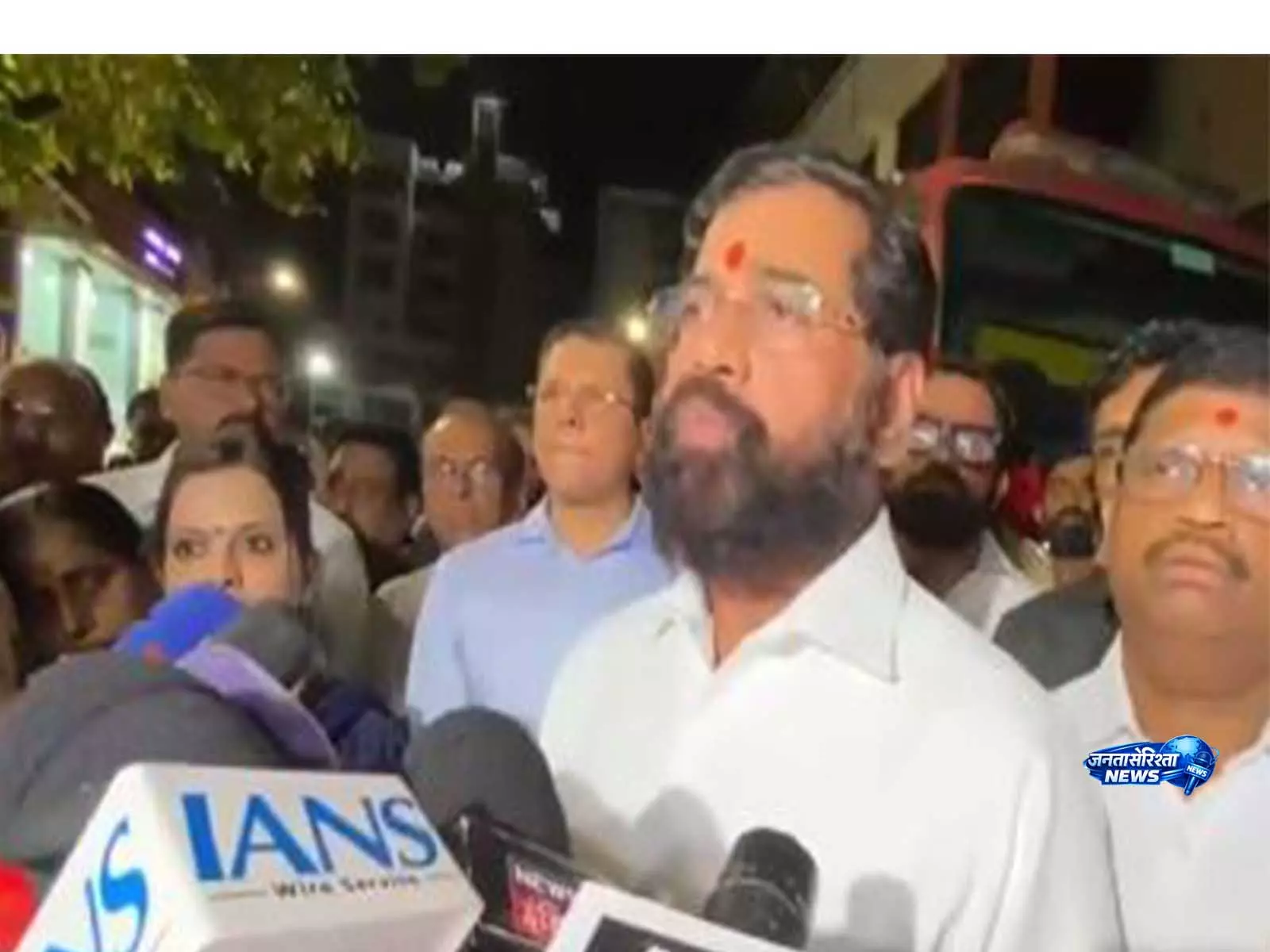 Eknath Shinde ने ठाणे के गांवदेवी बाज़ार में आग लगने की घटना में हुई जनहानि पर शोक व्यक्त किया Eknath Shinde ने ठाणे के गांवदेवी बाज़ार में आग लगने की घटना में हुई जनहानि पर शोक व्यक्त किया