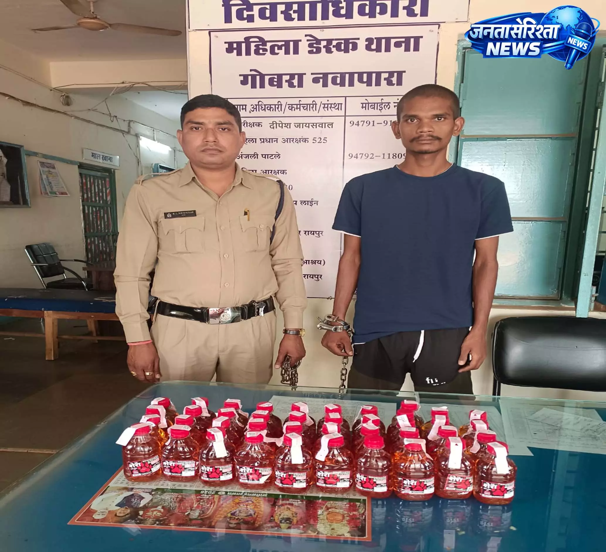 अवैध शराब पर बड़ी कार्रवाई, 42 पौवा देशी मदिरा के साथ युवक गिरफ्तार अवैध शराब पर बड़ी कार्रवाई, 42 पौवा देशी मदिरा के साथ युवक गिरफ्तार