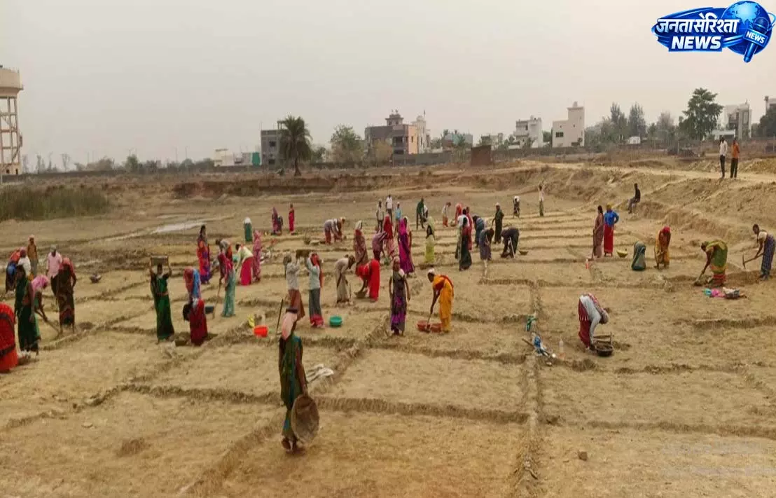 नवा तरिया आय के जरिया: ग्रामीण क्षेत्रों में चल रहा नवीन तालाब निर्माण कार्य नवा तरिया आय के जरिया: ग्रामीण क्षेत्रों में चल रहा नवीन तालाब निर्माण कार्य