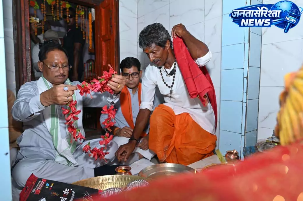 CM साय ने करहीबाजार के ऐतिहासिक महामाया मंदिर में की पूजा-अर्चना CM साय ने करहीबाजार के ऐतिहासिक महामाया मंदिर में की पूजा-अर्चना
