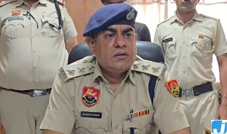 सिरसा में कर्मचारी ने ट्यूशन ले जाते समय बच्चे के अपहरण की रची साजिश, पुलिस ने किया गिरफ्तार सिरसा में कर्मचारी ने ट्यूशन ले जाते समय बच्चे के अपहरण की रची साजिश, पुलिस ने किया गिरफ्तार