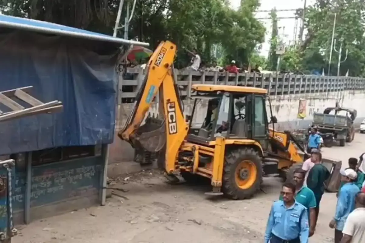 Hooghly: बुलडोजर कार्रवाई में कोन्नगर में टोल कार्यालय ध्वस्त Hooghly: बुलडोजर कार्रवाई में कोन्नगर में टोल कार्यालय ध्वस्त