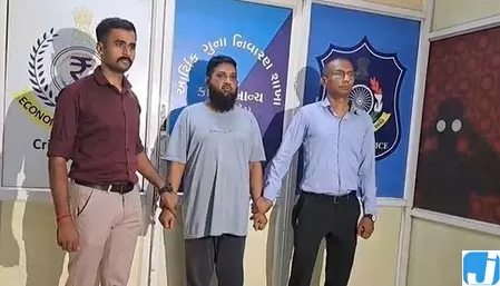 फर्जी सिग्नेचर से खोला बैंक अकाउंट, 4 करोड़ की जमीन ठगी का बड़ा खुलासा फर्जी सिग्नेचर से खोला बैंक अकाउंट, 4 करोड़ की जमीन ठगी का बड़ा खुलासा