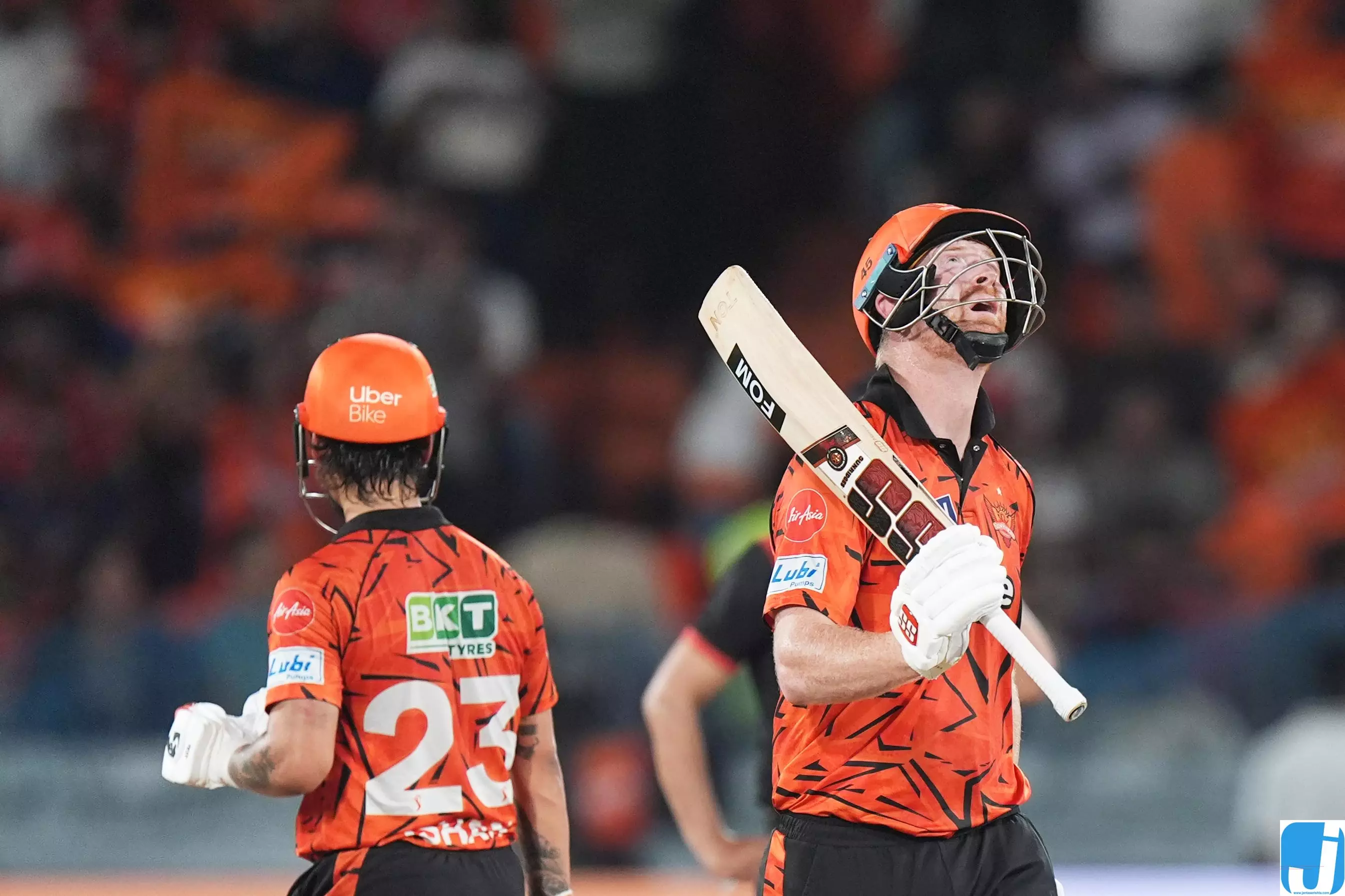 IPL 2026 RCB VS SRH : हैदराबाद ने बेंगलुरु को दिया 256 रन का लक्ष्य IPL 2026 RCB VS SRH : हैदराबाद ने बेंगलुरु को दिया 256 रन का लक्ष्य