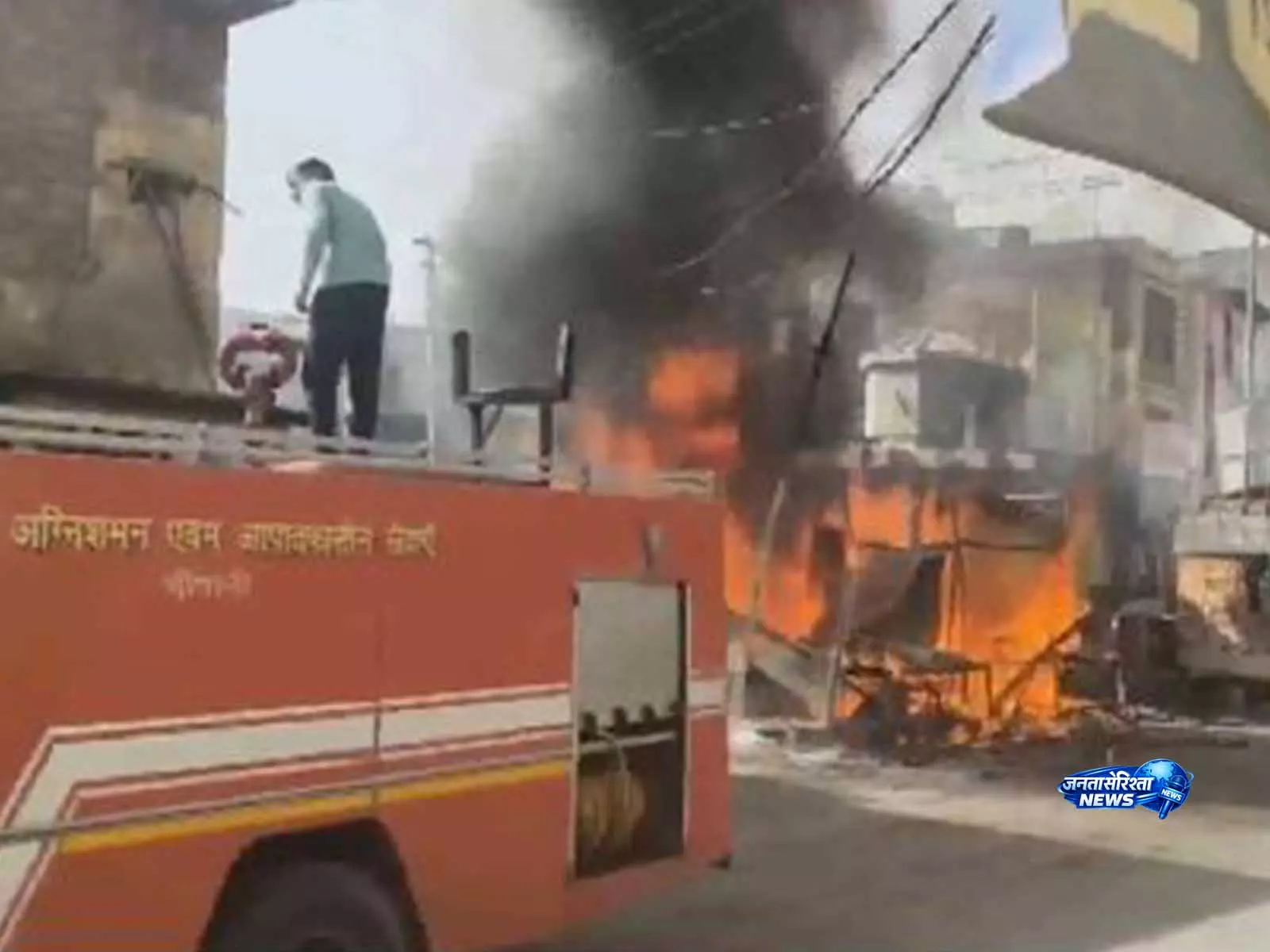 Haryana: भिवानी में ट्रांसफ़ॉर्मर में लगी आग, दमकल की गाड़ियों ने बुझाई Haryana: भिवानी में ट्रांसफ़ॉर्मर में लगी आग, दमकल की गाड़ियों ने बुझाई