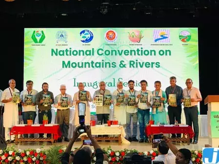 जमशेदपुर में जुटे देशभर के पर्यावरणविदों ने उठाई मांग जमशेदपुर में जुटे देशभर के पर्यावरणविदों ने उठाई मांग
