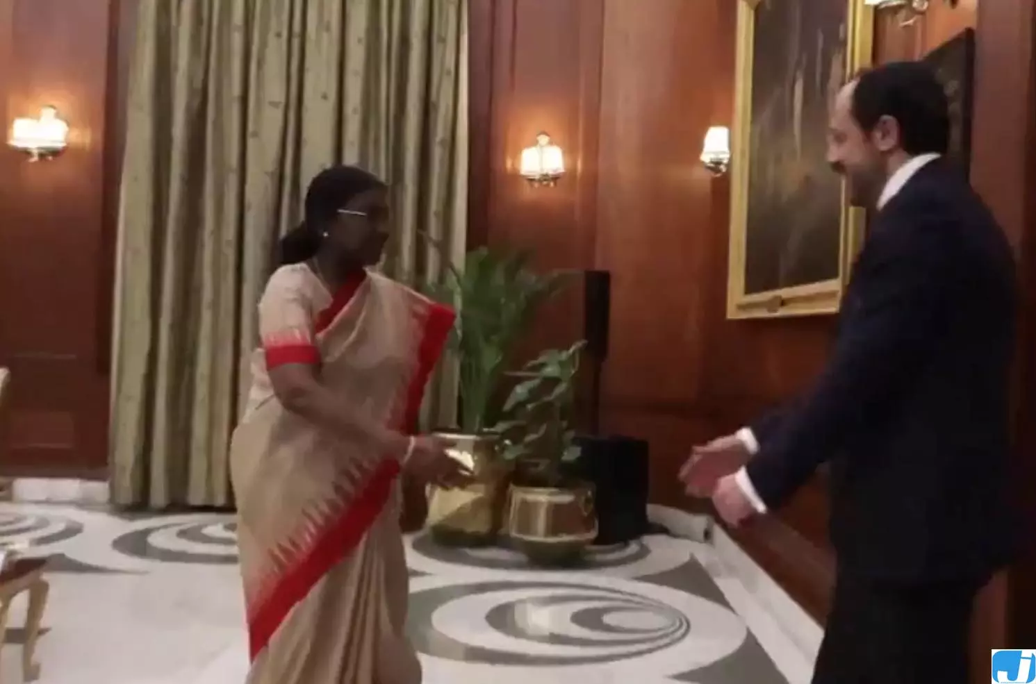 राष्ट्रपति भवन में साइप्रस राष्ट्रपति का भव्य स्वागत: द्रौपदी मुर्मू ने दी राजकीय दावत राष्ट्रपति भवन में साइप्रस राष्ट्रपति का भव्य स्वागत: द्रौपदी मुर्मू ने दी राजकीय दावत