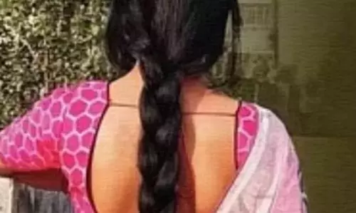घर में खून के छींटे देखकर बिलखने लगे परिजन, उधर शातिर बेटी भाग गई प्रेमी संग