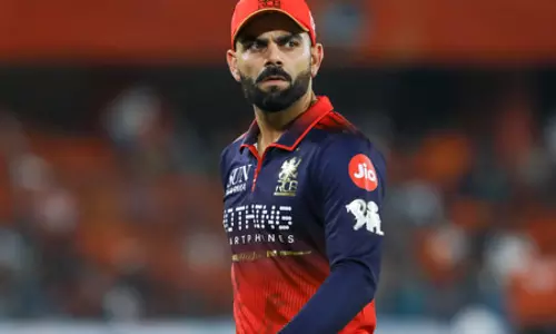 आईपीएल 2026: मैच में जुबानी जंग के बाद विराट कोहली ने नहीं मिलाया ट्रेविस हेड से हाथ आईपीएल 2026: मैच में जुबानी जंग के बाद विराट कोहली ने नहीं मिलाया ट्रेविस हेड से हाथ