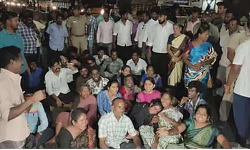 Coimbatore : बच्ची का अपहरण कर हत्या, इलाके में फैला आक्रोश Coimbatore : बच्ची का अपहरण कर हत्या, इलाके में फैला आक्रोश