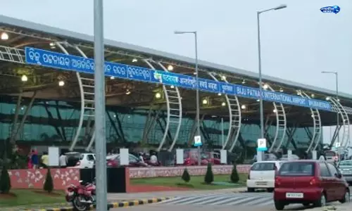 इबोला को लेकर सतर्कता बढ़ी, Bhubaneswar एयरपोर्ट पर यात्रियों की सख्त स्क्रीनिंग शुरू इबोला को लेकर सतर्कता बढ़ी, Bhubaneswar एयरपोर्ट पर यात्रियों की सख्त स्क्रीनिंग शुरू