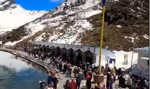 चमोली के आंचल में बसा हेमकुंड साहिब, दर्शन मात्र से मिलता है सुकून चमोली के आंचल में बसा हेमकुंड साहिब, दर्शन मात्र से मिलता है सुकून