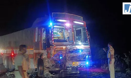 भीषण सड़क हादसा, ट्रक की टक्कर से एक ही परिवार के 5 लोगों की मौत
