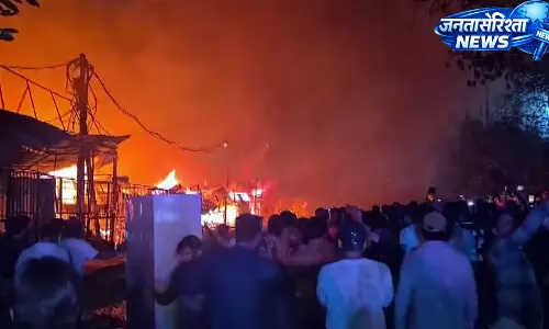 Delhi : शास्त्री पार्क फर्नीचर मार्केट में भीषण आग, कई दुकानें खाक, लाखों का नुकसान