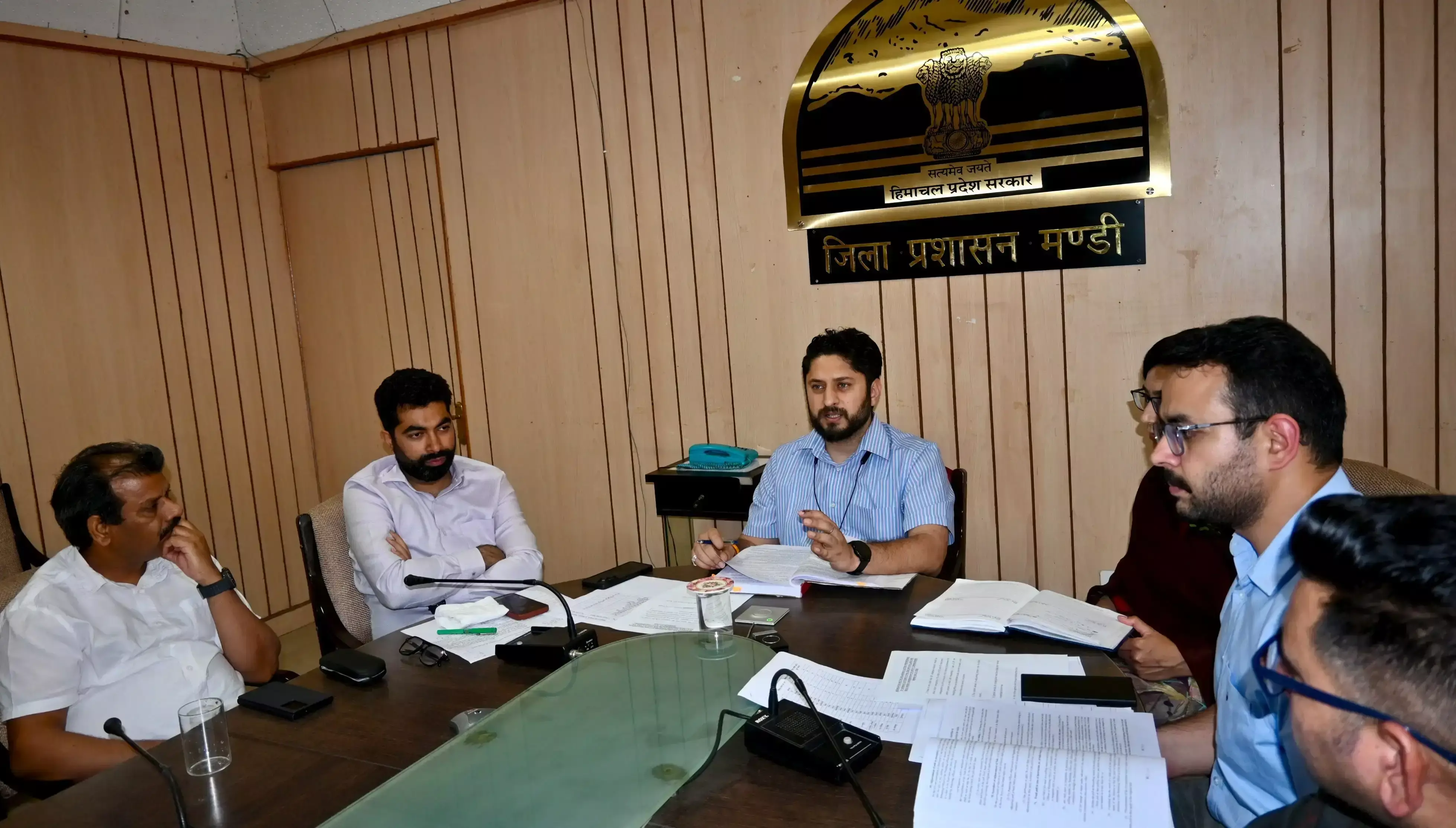 Mandi: मतगणना केंद्रों में प्रवेश नियमों पर अपूर्व देवगन का बयान Mandi: मतगणना केंद्रों में प्रवेश नियमों पर अपूर्व देवगन का बयान