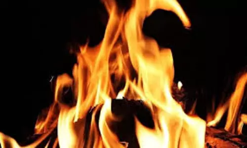 Jammu: प्रेम प्रसंग में दर्दनाक घटना, युवती ने खुद को आग लगाई Jammu: प्रेम प्रसंग में दर्दनाक घटना, युवती ने खुद को आग लगाई