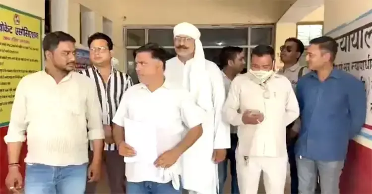 Haridwar: पत्रकारों ने जताया विरोध, अभद्रता मामले में दी सख्त चेतावनी Haridwar: पत्रकारों ने जताया विरोध, अभद्रता मामले में दी सख्त चेतावनी