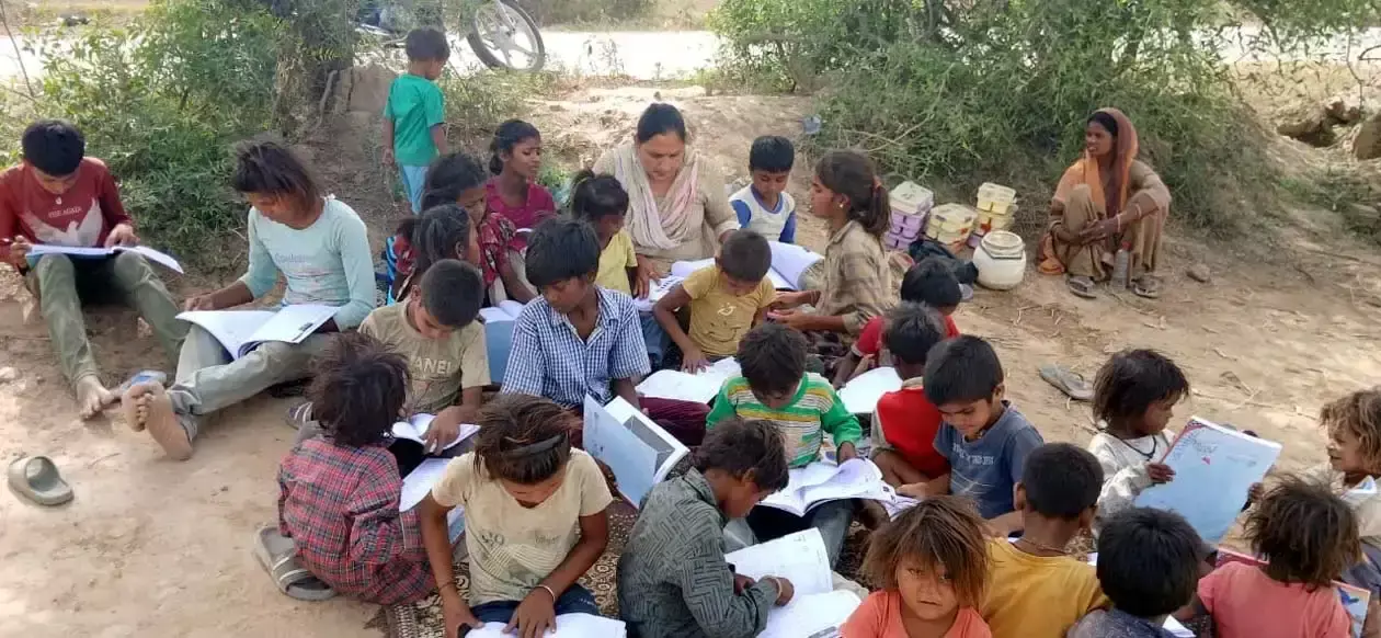 Hisar: प्राध्यापिका का सामाजिक सरोकार, बच्चों के लिए बनीं सहारा Hisar: प्राध्यापिका का सामाजिक सरोकार, बच्चों के लिए बनीं सहारा