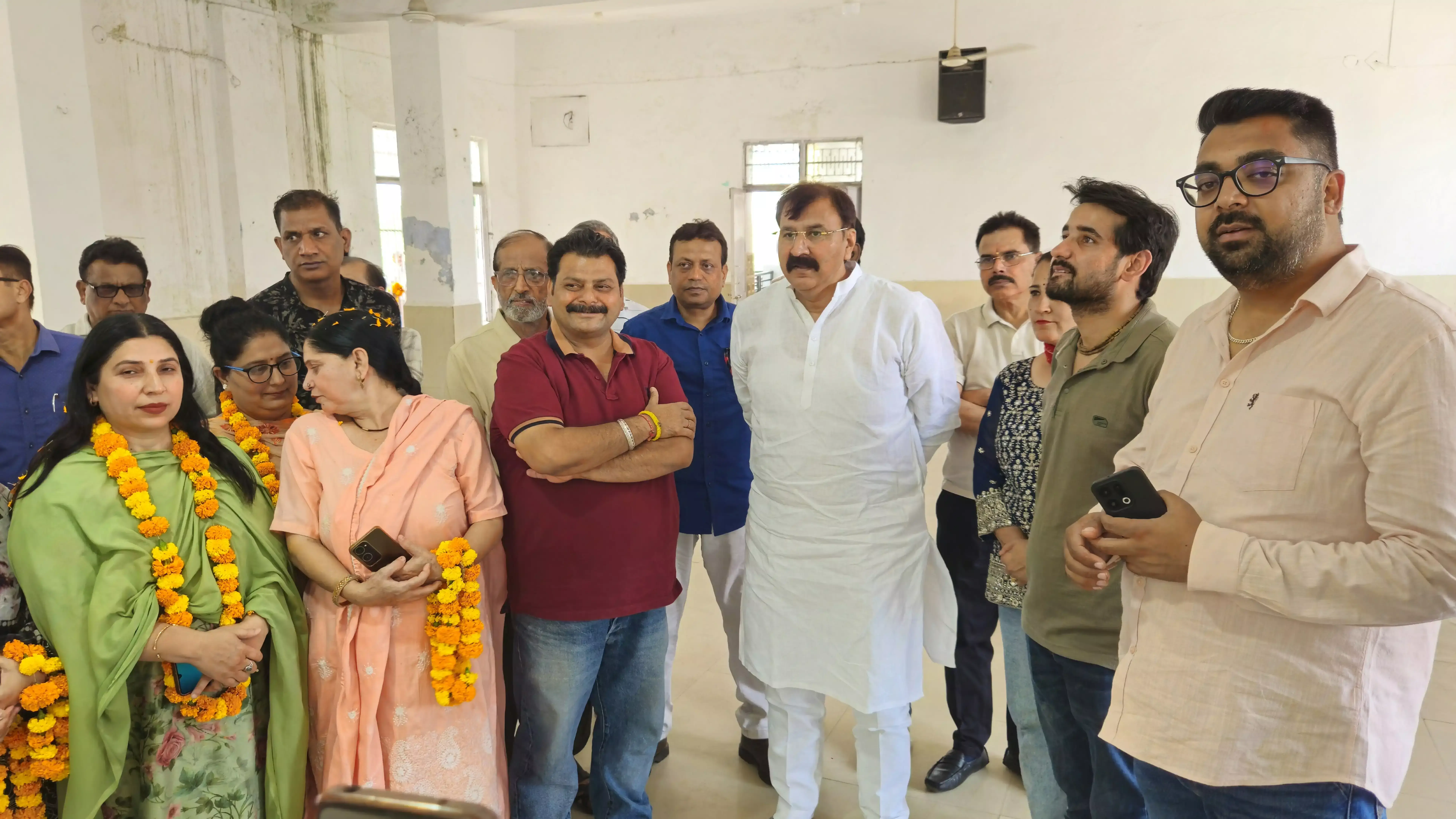 Jammu: बख्शी नगर में विकास कार्यों की नई पहल, हॉल का नवीनीकरण शुरू Jammu: बख्शी नगर में विकास कार्यों की नई पहल, हॉल का नवीनीकरण शुरू